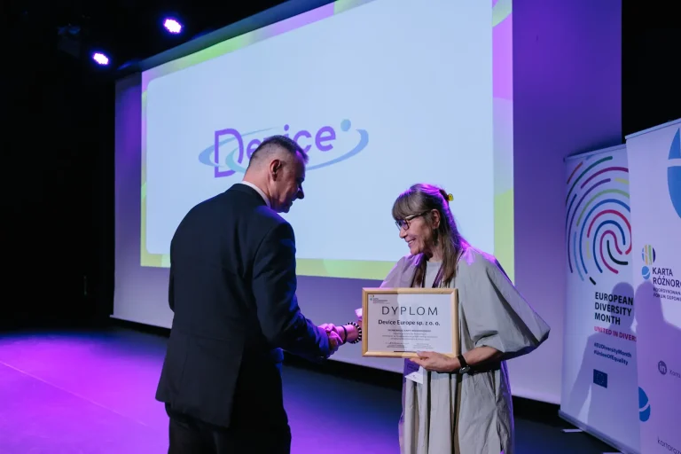 Device Europe receiving the Diversity IN Check 2026 diploma