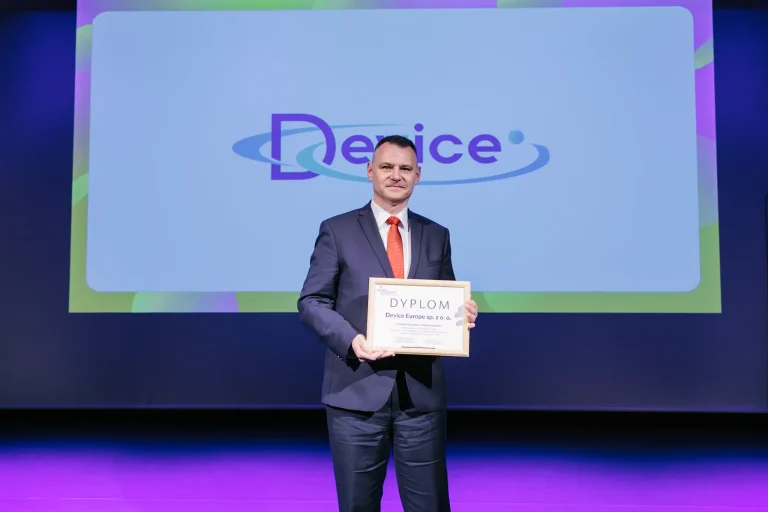Device Europe representative holding the Diversity IN Check 2026 diploma