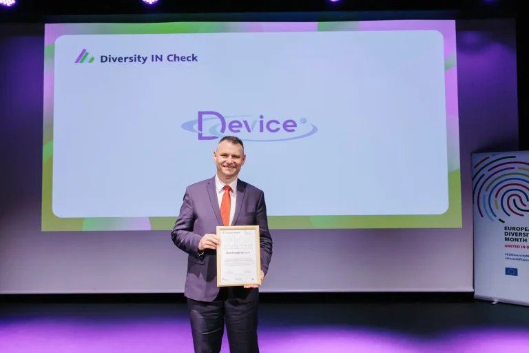 Device Europe representative holding the Diversity IN Check 2026 certificate on stage